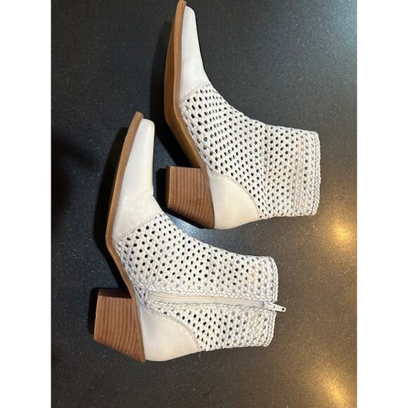 COCONUTS By MATISSE Golden Hour White Pointed Toe Heeled Bootie Size 9.5 Cowboy - Picture 7 of 12